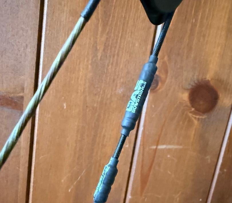 VERY NICE Hoyt Rx7 Ultra 70lb 27-30 RX-7 ULTRA Sitka Hunting Bow GAS Strings