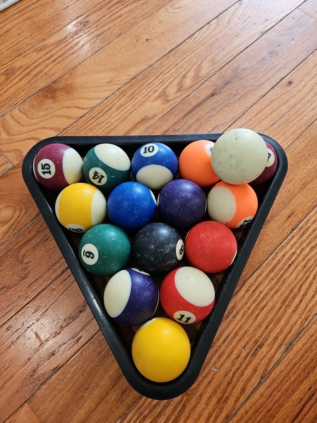 Used Set Of 15 Pool Balls Plus Que Ball And Rack