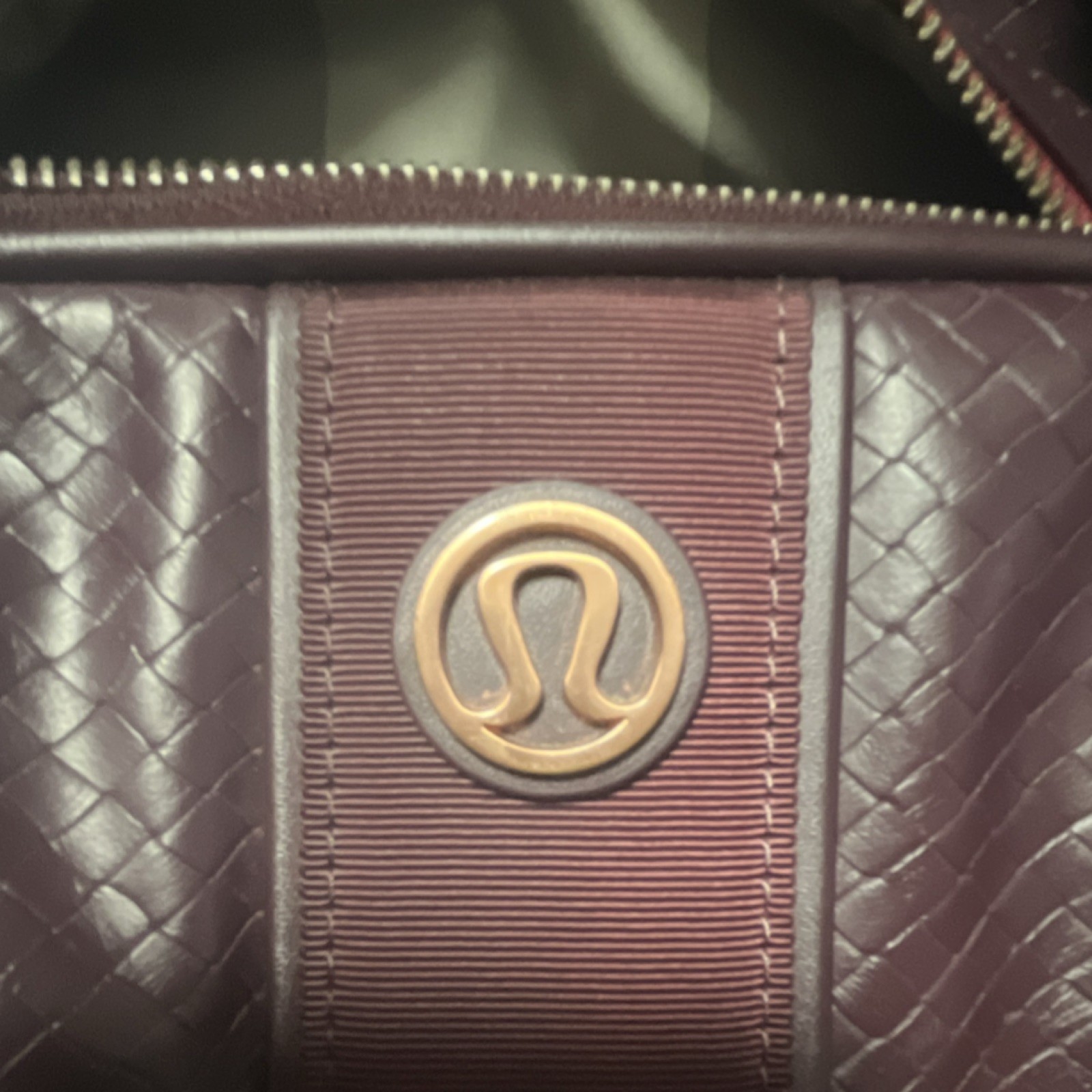 Lululemon Burgundy Gym Bag Polyester Zip Adjustable Strap Multifunction Compart…