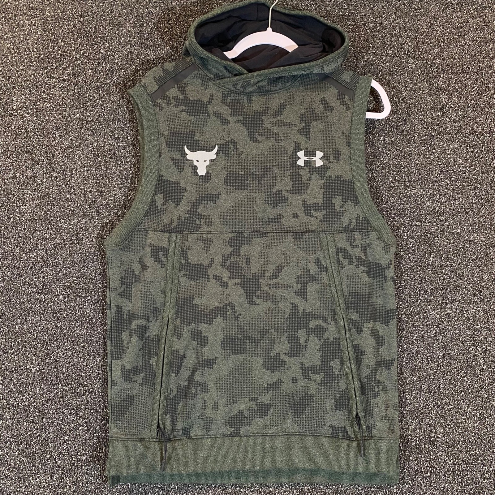 Under Armour Vest Mens Medium Green Camo THE ROCK Sleeveless Coldgear Hooded