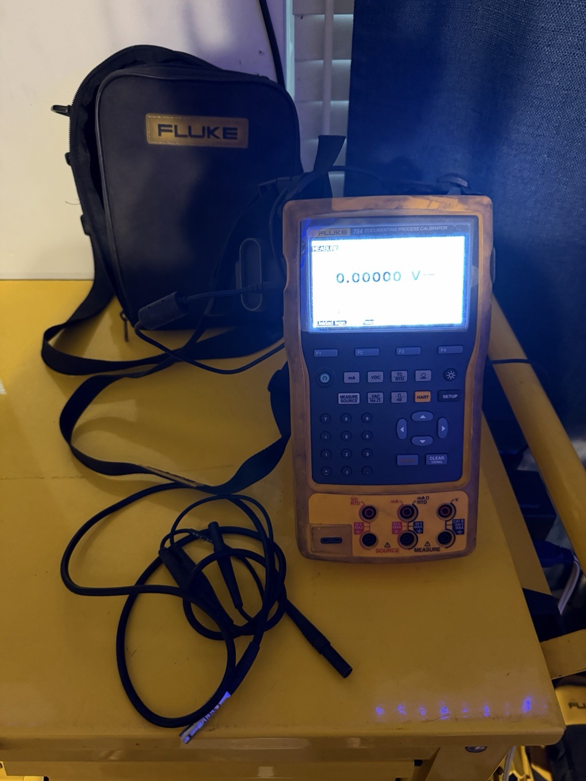 Fluke 754 Documenting Process Calibrator w/ Test Leads & Fluke Carry Case