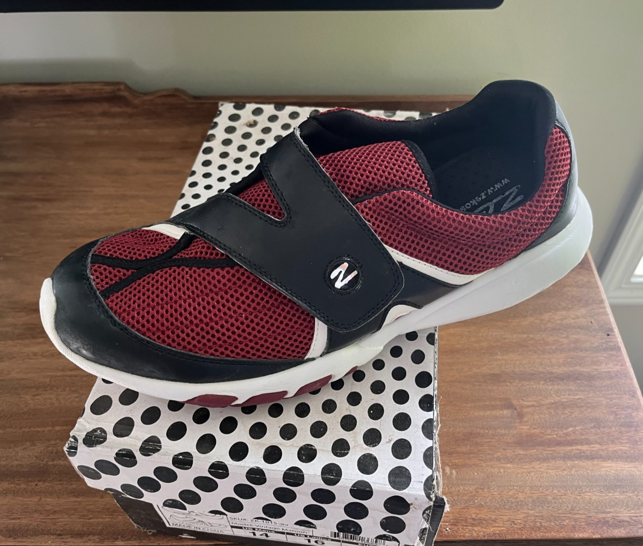 ZEKO Men's sz 9 Maroon & Black Lightweight Fishing, Boating,Outdoor Water Shoes
