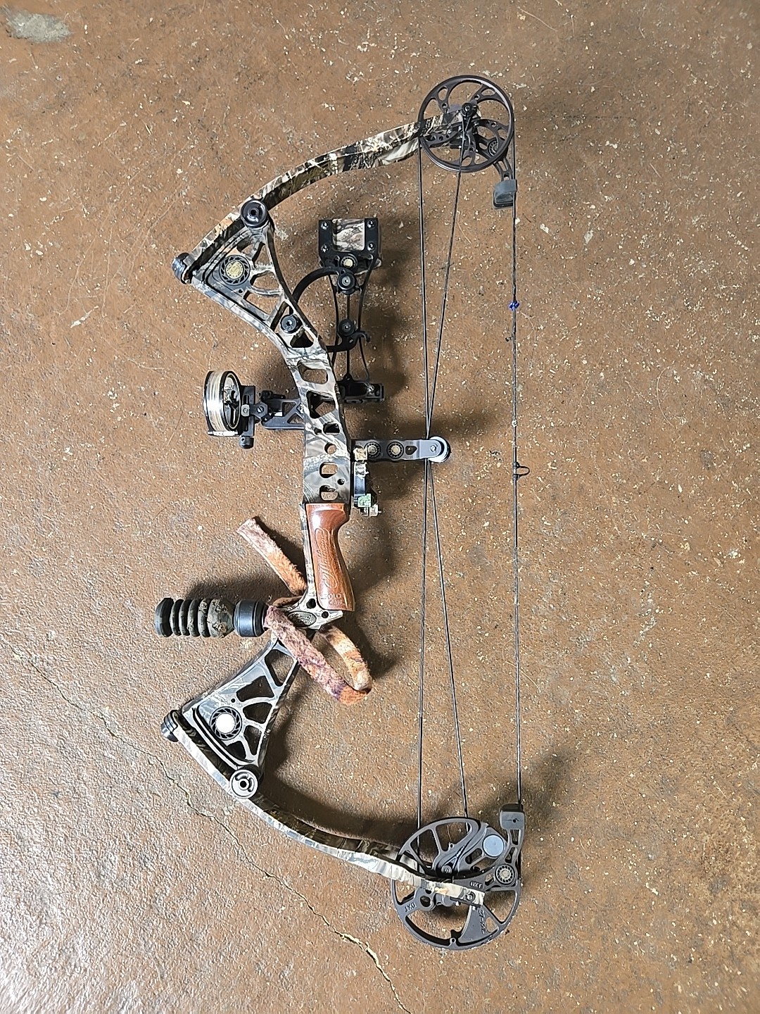 Mathews DXT Compound 70Lbs - Right Hand - 27" Draw