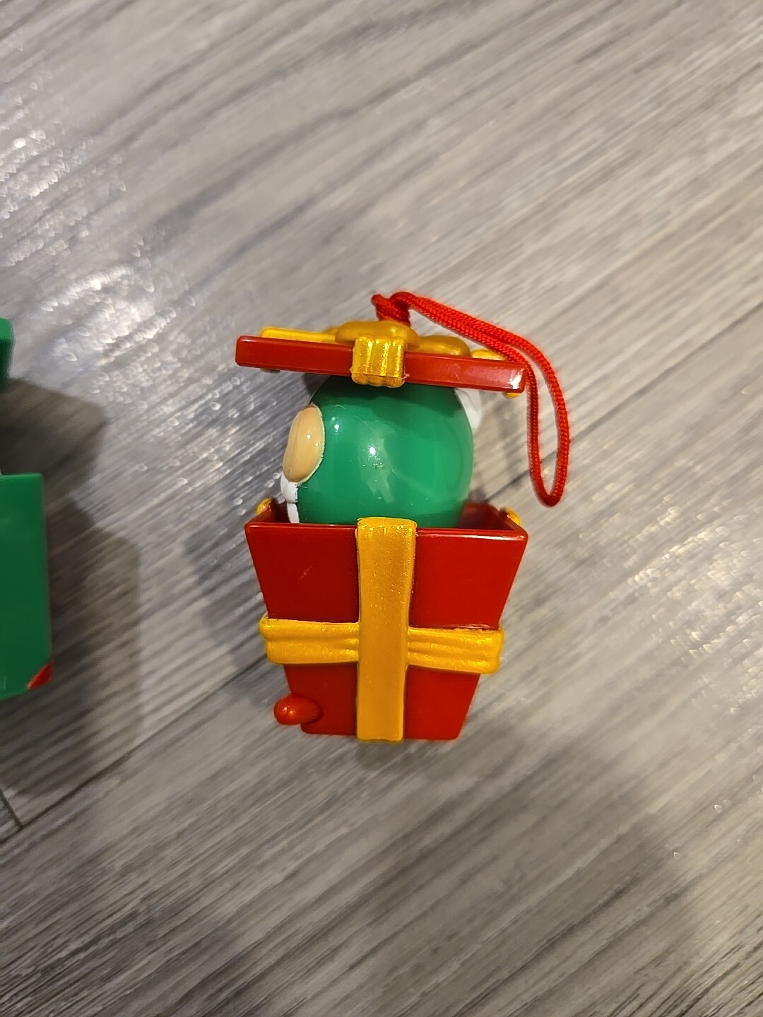 (2) WORKING M & M 's Red Green Pop Up Gift Box Present Christmas Tree Ornament