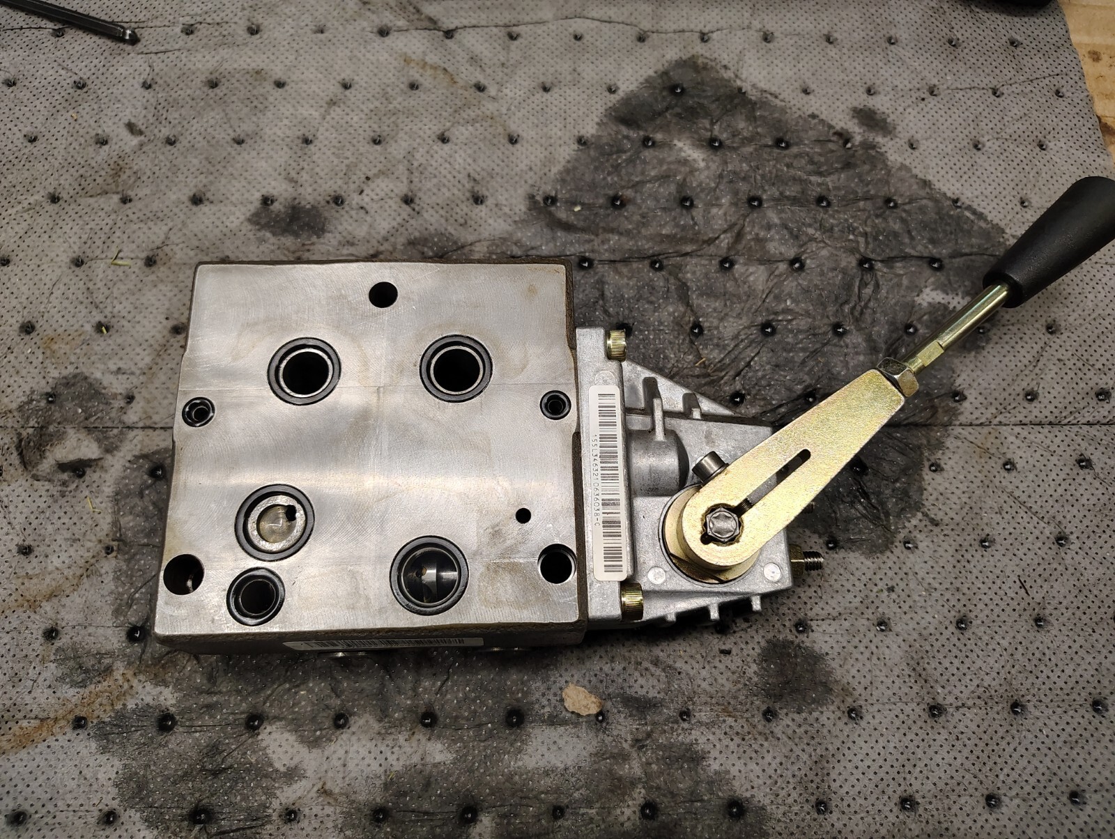 Danfoss PVG32 Proportional Valve 157B6633 Body 155L3463 Actuator Manual Lever