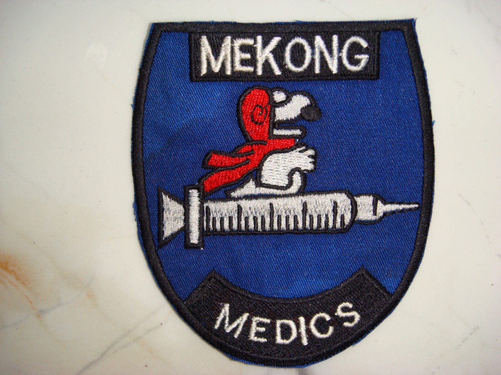 US MEKONG MEDICS SNOOPY DOG ON A SYRINGE, VIETNAM WAR PATCH