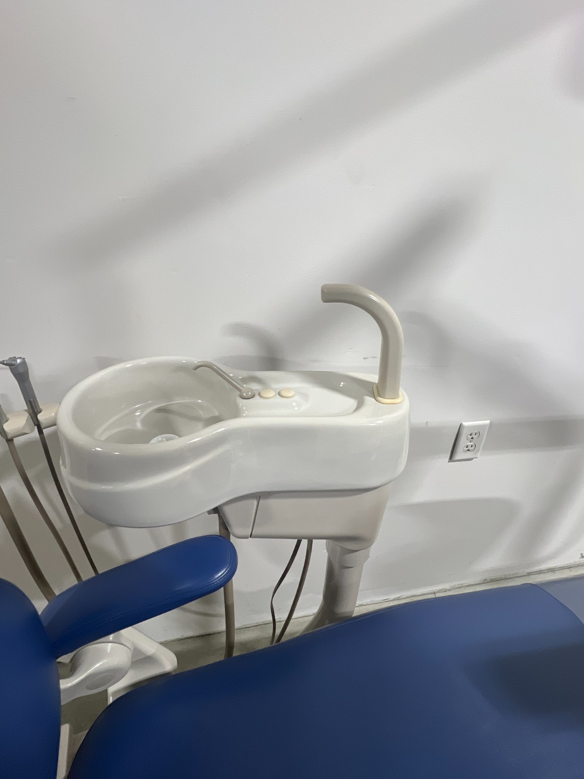 ADEC 1021 Dental Chair, Radius Delivery Unit, Cuspidor, Assistant’s Pkg & Light