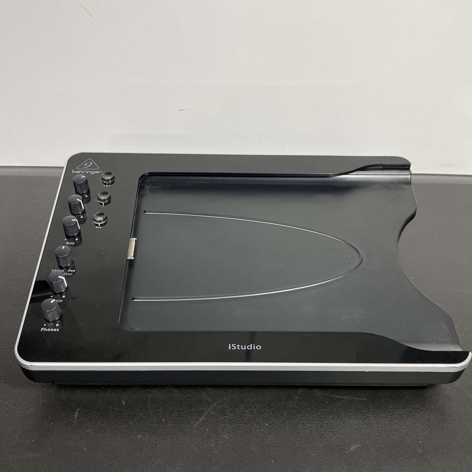 Behringer iStudio iS202 iPad Audio Interface Dock NO AC Adapter