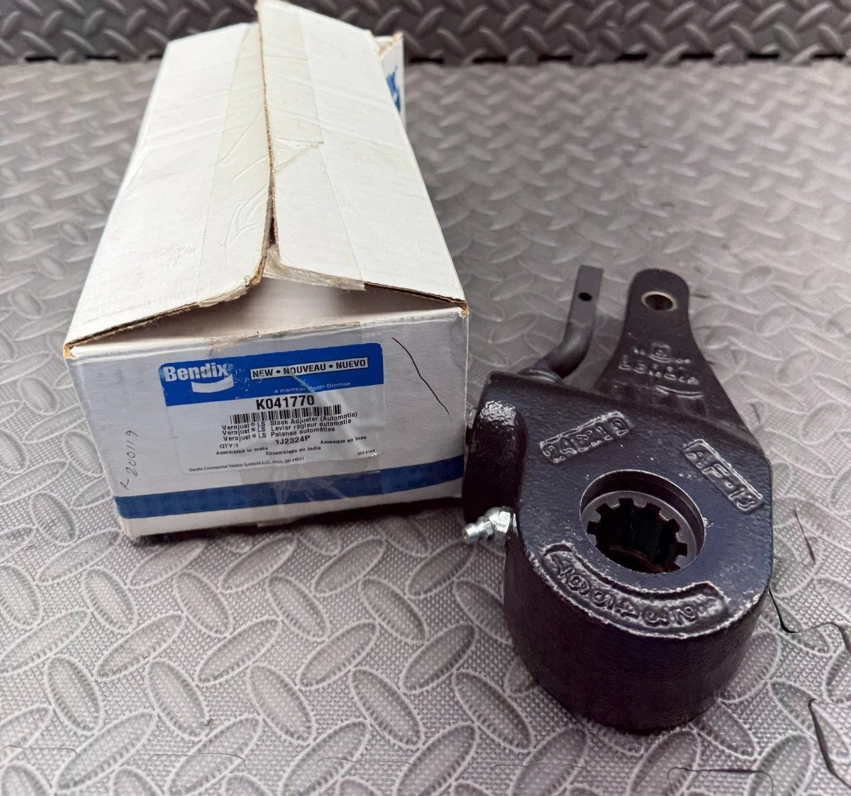 Bendix K041771 SLACK ADJUSTER 1.50 X 28 SPLINE 5.5IN NO CLEVIS VERSAJUST