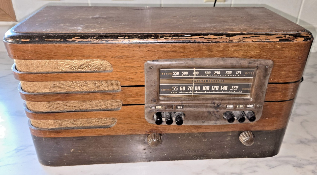 vintage  1939 WESTINGHOUSE WR-270  AM RADIO  WORKING HAVE VIDEO