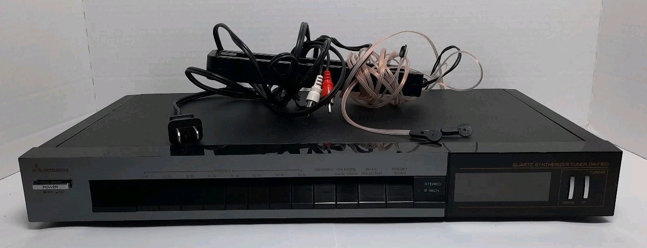 Mitsubishi DA-F160 Quartz Synthesizer AM/FM Tuner: Untested