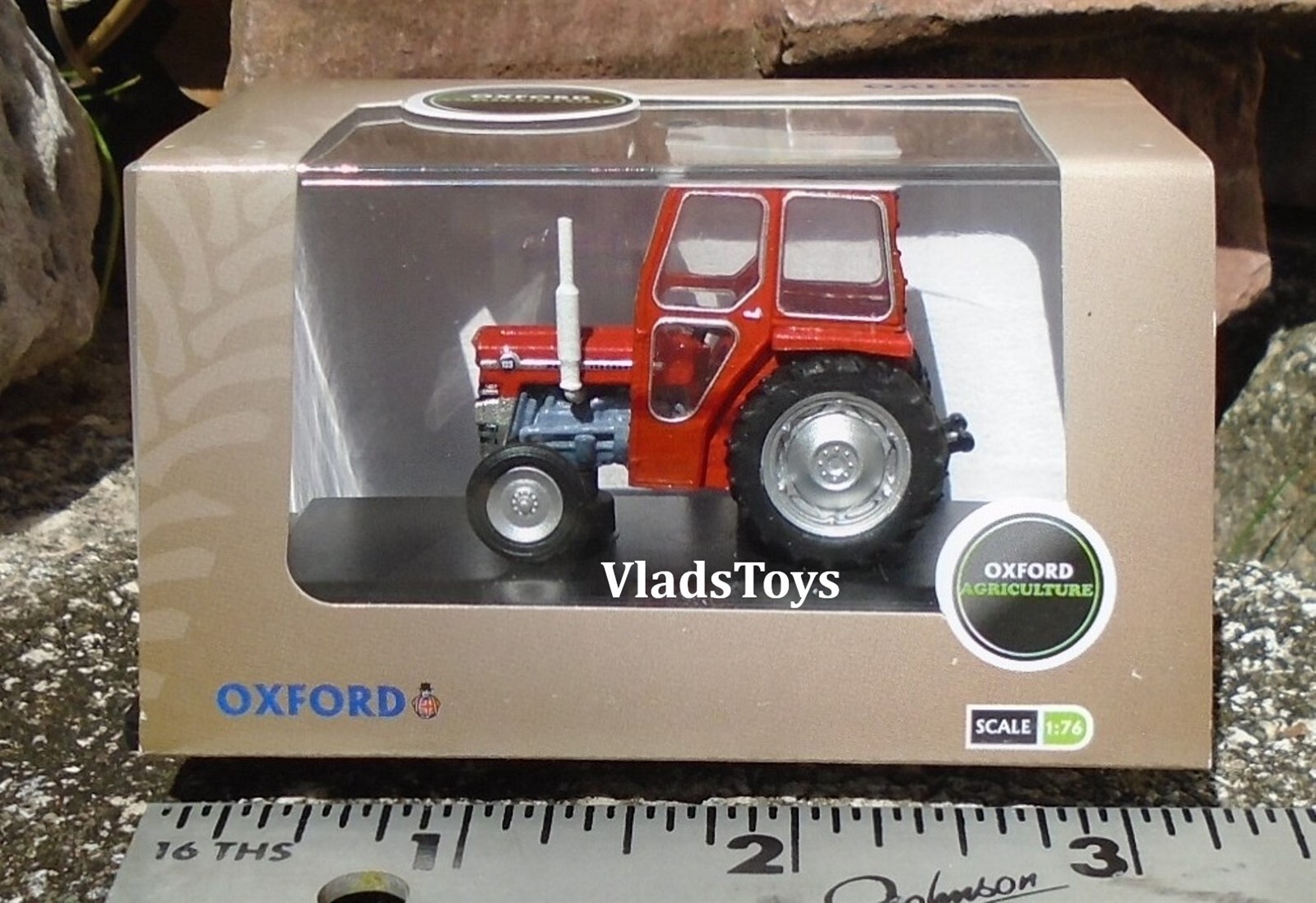 Oxford Commercial Diecast 1/76 Scale Massey Ferguson MF 135 - Red 76MF001