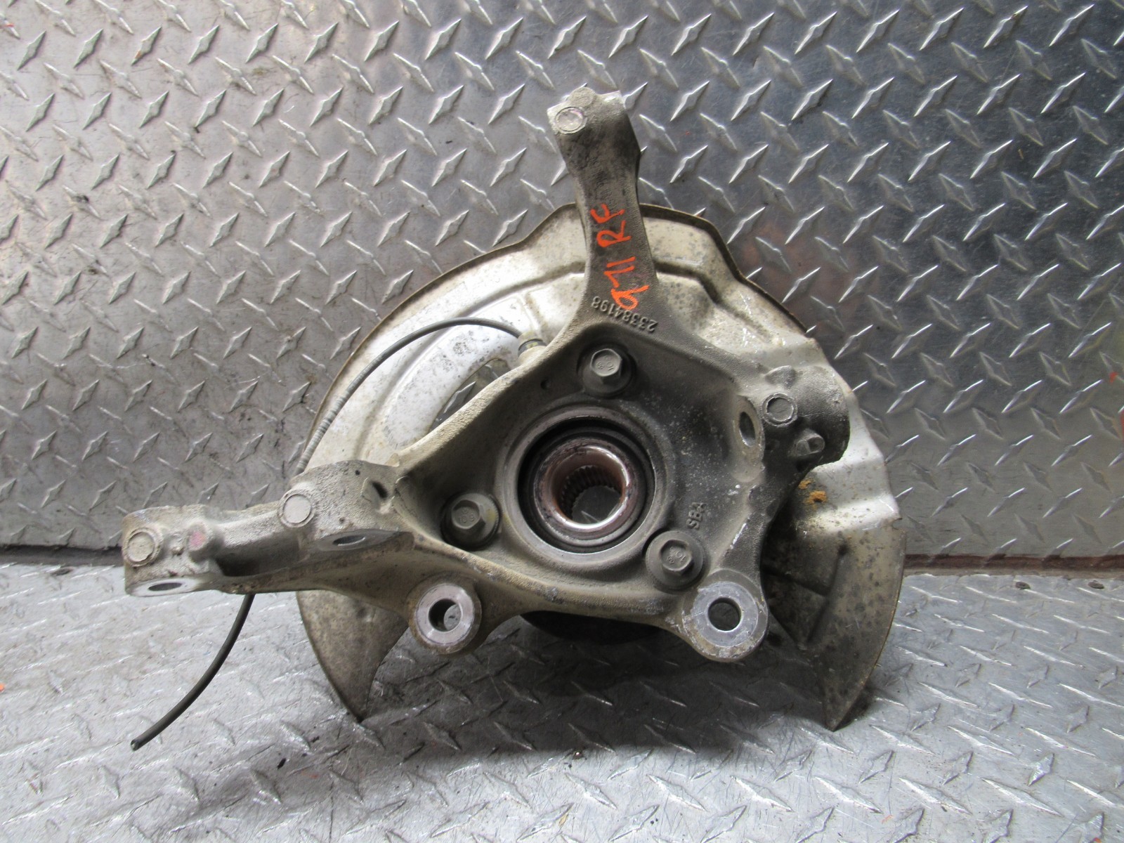 17-24 MALIBU / 17-19 LACROSE/ 18-20 REGAL RIGHT PASSENGER FRONT SPINDLE KNUCKLE