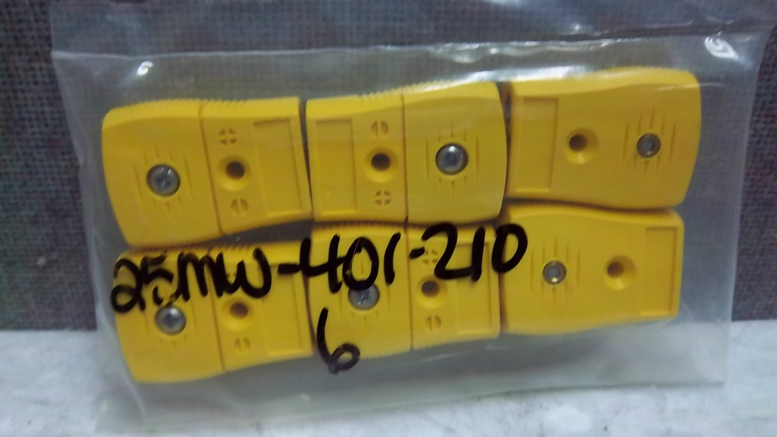 LOT OF 6 YELLOW FEMALE CONNECTORS / THERMOCOUPLES 1210-K 25MW-401-210 NEW 1210K