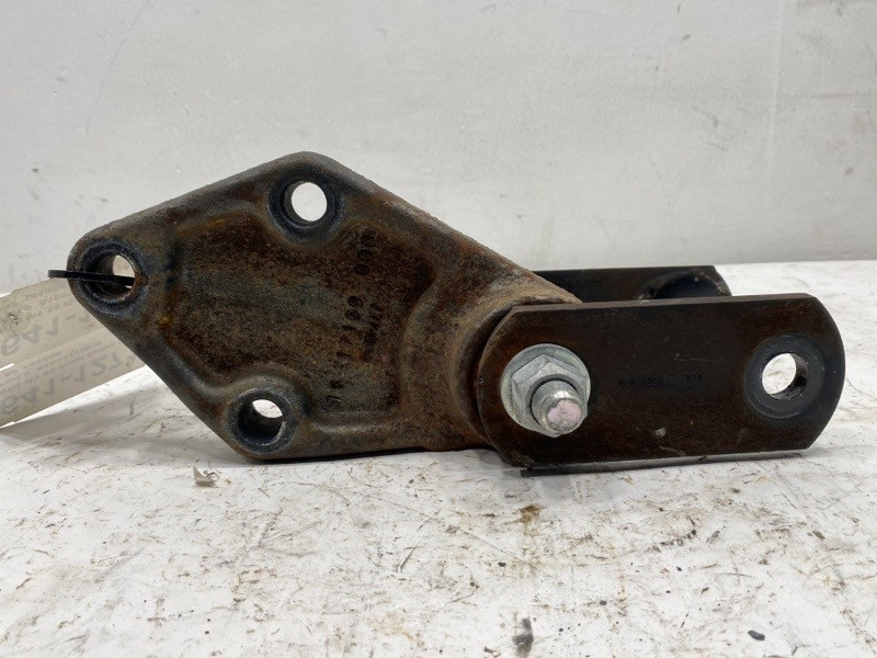 Suspension Bracket A1617170000 for Freightliner MT55 (641-12714)