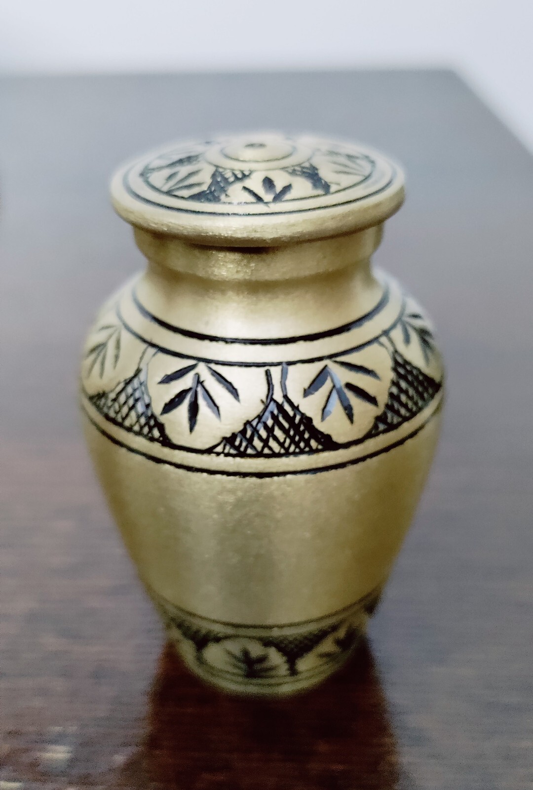 Leaf Brass Keepsake Sharing Token Pet Cremation Urn Etched Engraved Design