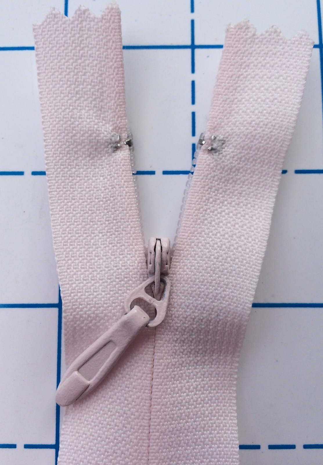 Invisible Concealed Heavy Duty #5 Zipper for Bridal - 28" Blush or Pale Pink