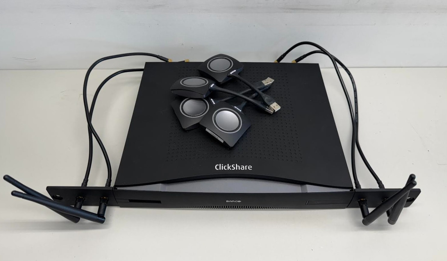 Barco ClickShare CSE-800 | 8 Users Wireless Presentation Collaboration System