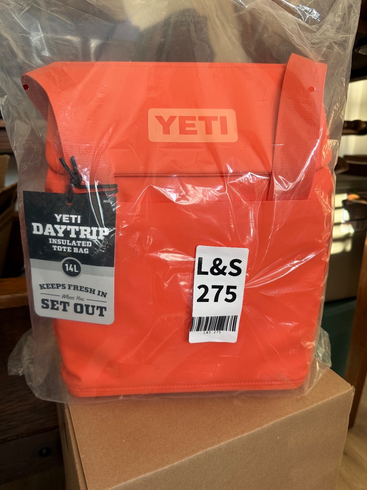 YETI Daytrip Tote Bag 14L, Papaya, Insulated Tote Bag, Limited Edition Sold Out