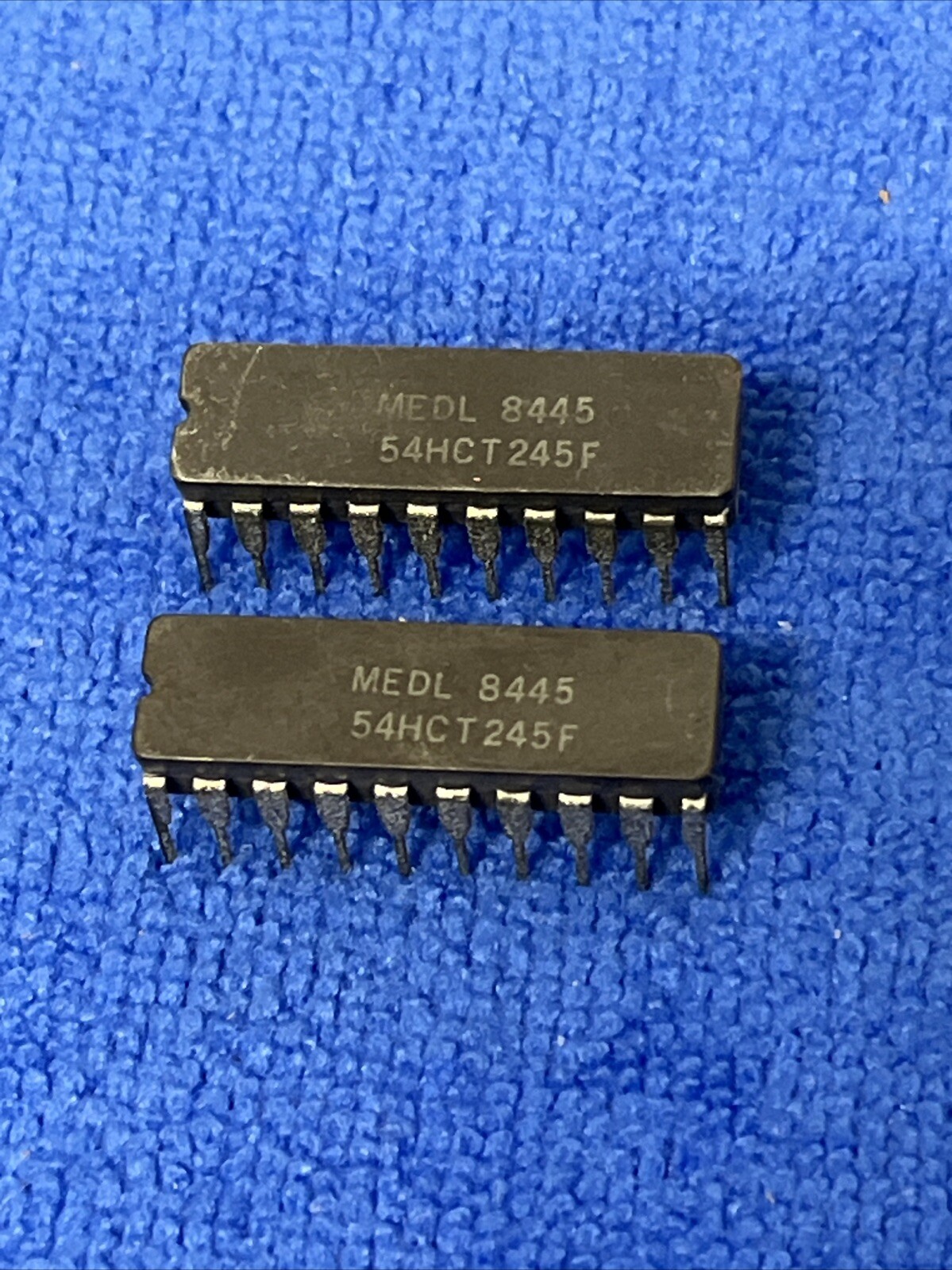 MEDL ~ 54HCT245F ~ CERAMIC DIP 20 PIN IC (LOT OF 28)