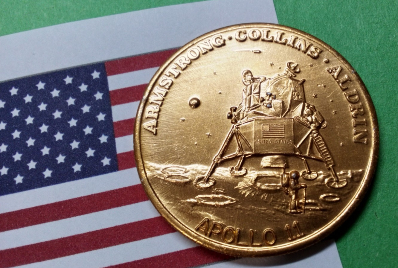 Apollo 11 - 1969 Moon Landing Medal  39mm Large