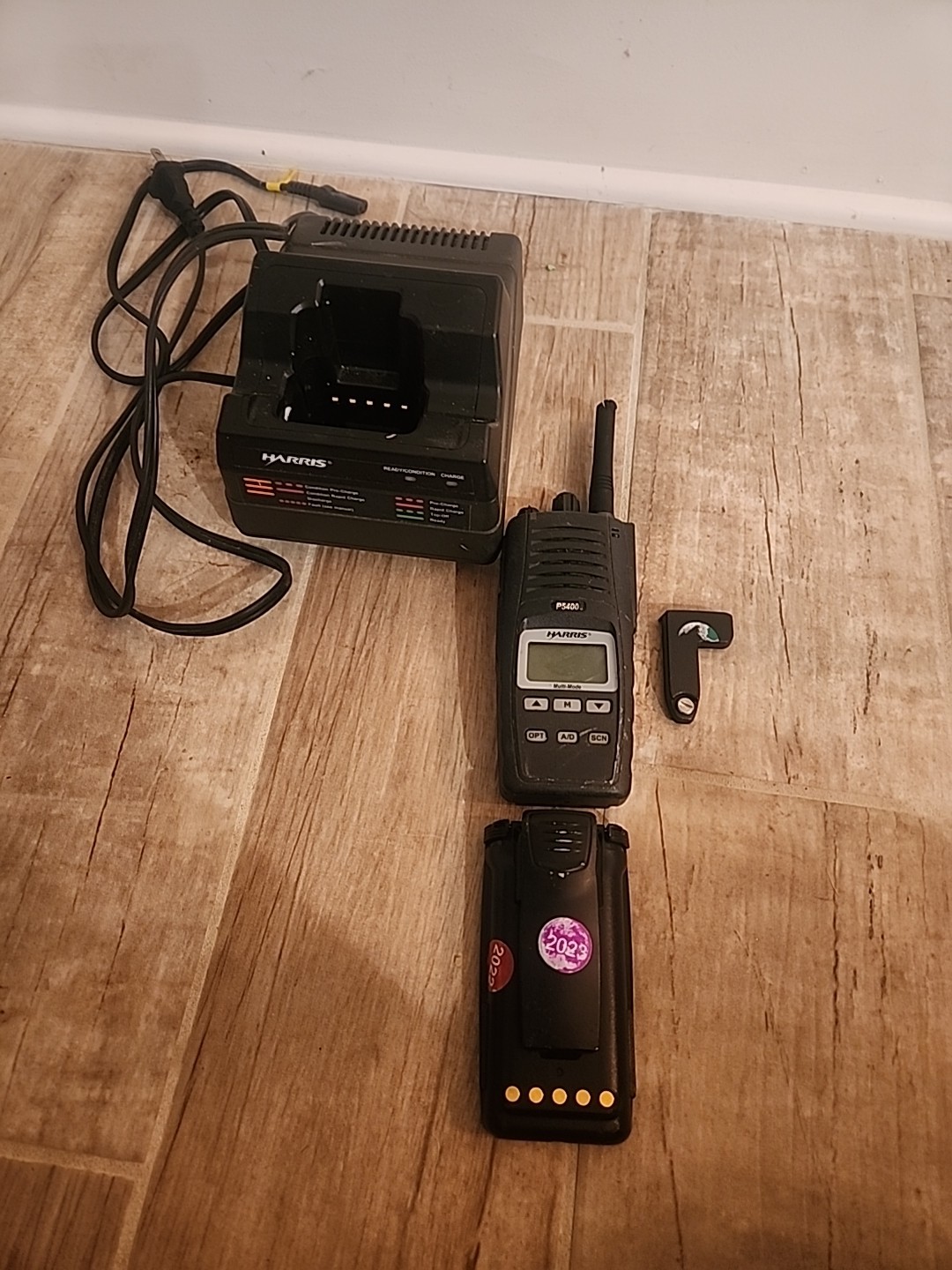 1x Harris P5400 XG Style UHF P25 digital trunking portable radio 380-430mhz Fs