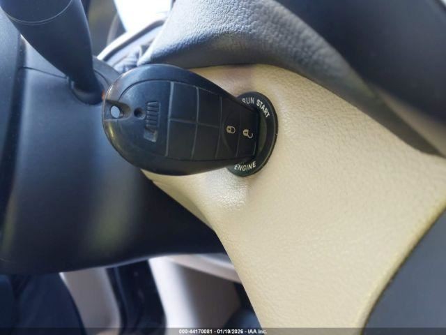 CHEROKEE 2019 Glove Box 5013423