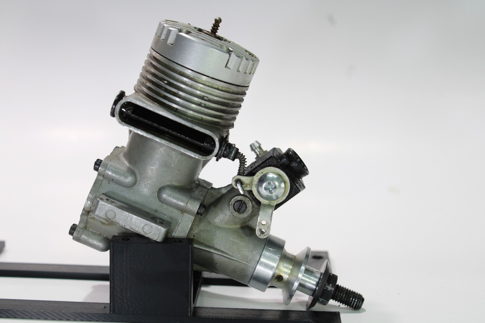 Torpedo .40 Glow Engine RUNS Well Good Compression Video