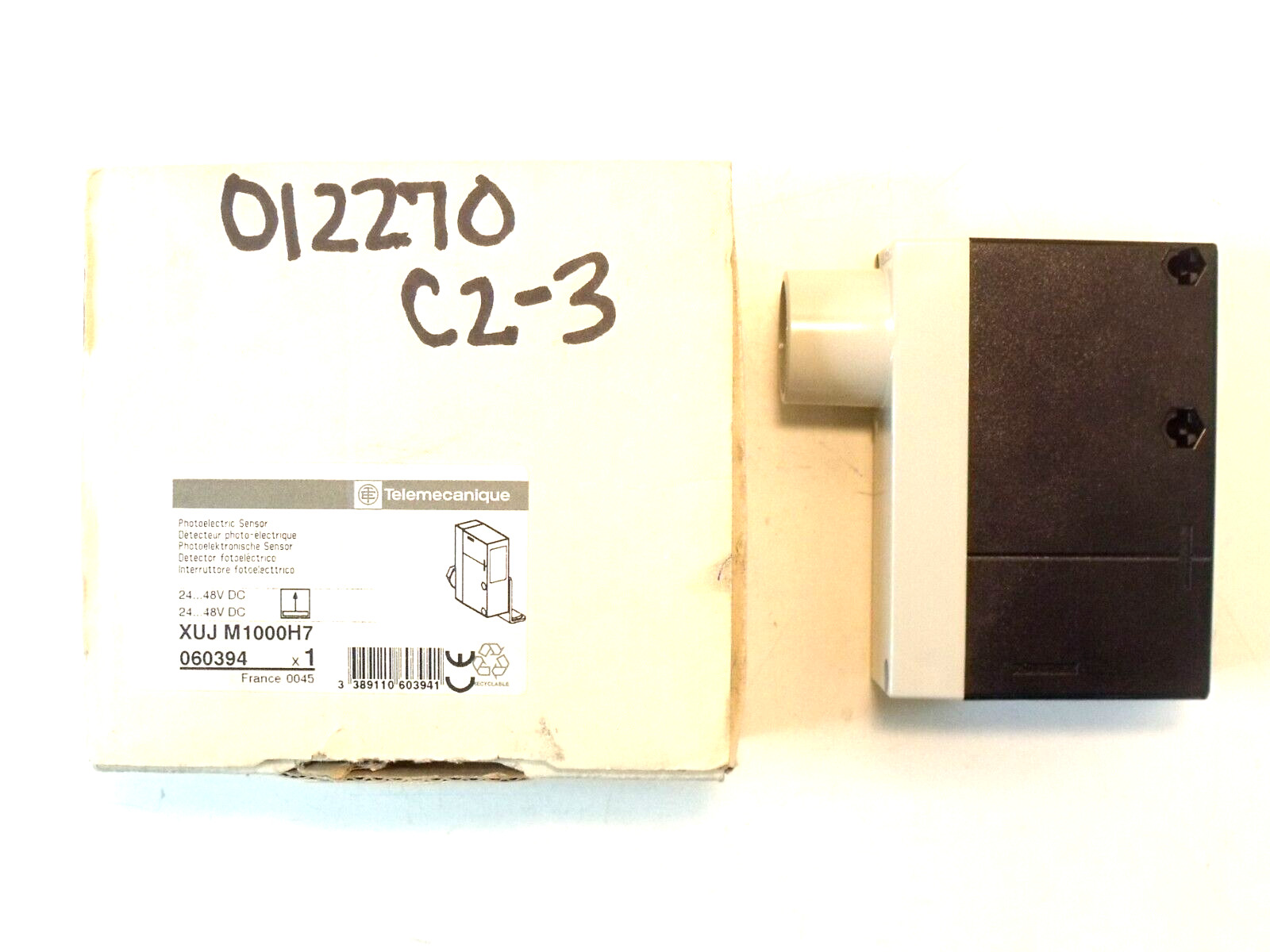 NIB Telemecanique 060394 XUJ M1000H7 Photoelectric Detector:  24-240VAC