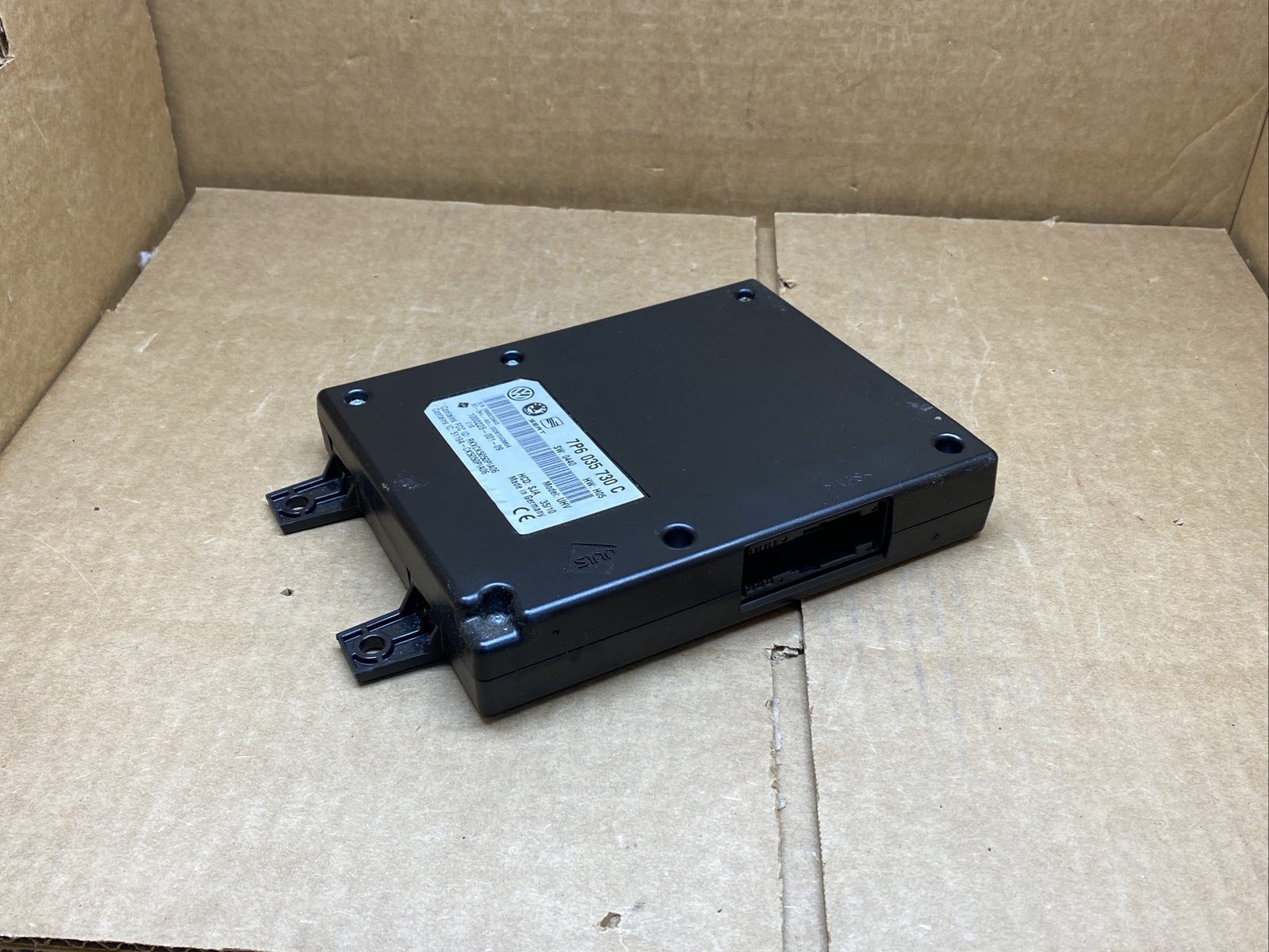 Volkswagen VW Bluetooth Communication Module 7P6 035 730 C 7P6035730C