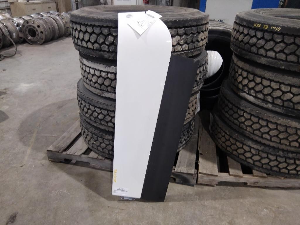 Replaces NA 2020 FREIGHTLINER CASCADIA 126 CAB EXTENSION ,  MN