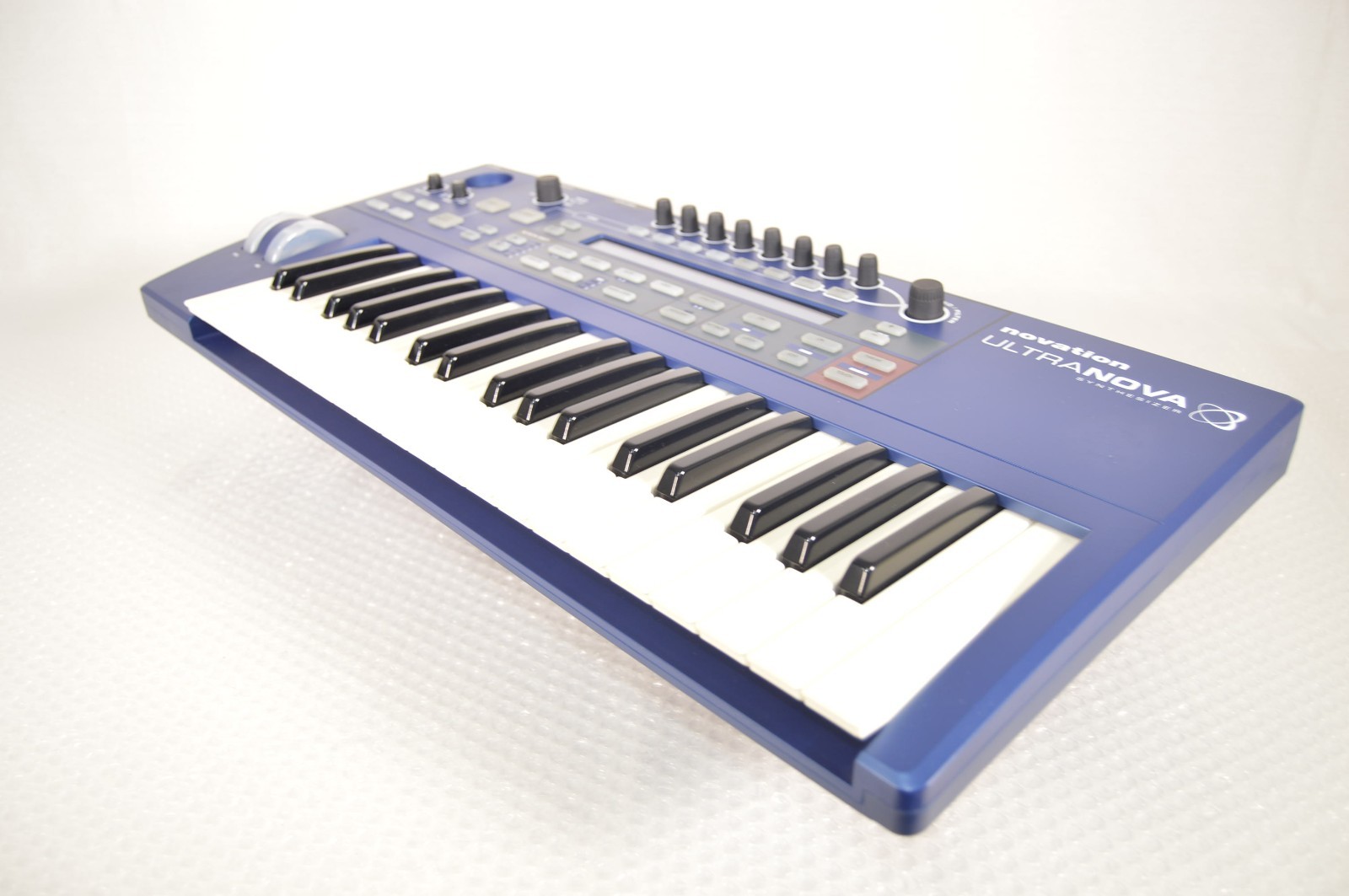 Novation ULTRANOVA Synthesizer Vocoder Blue Keyboard Tested W \ Soft Case Mic