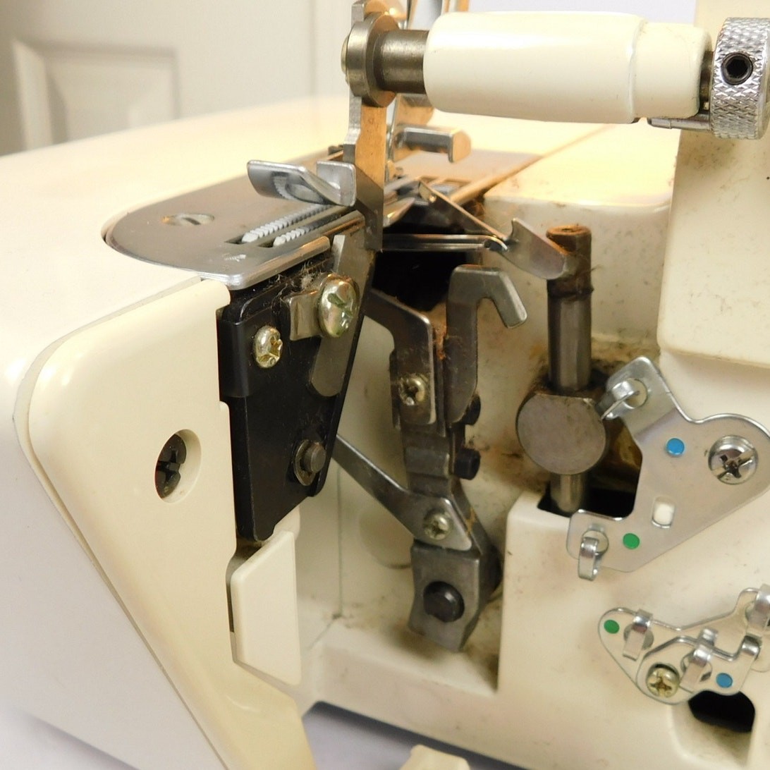 White SpeedyLock 7234 Serger Overlock Sewing Machine Tested Serviced w/ Pedal