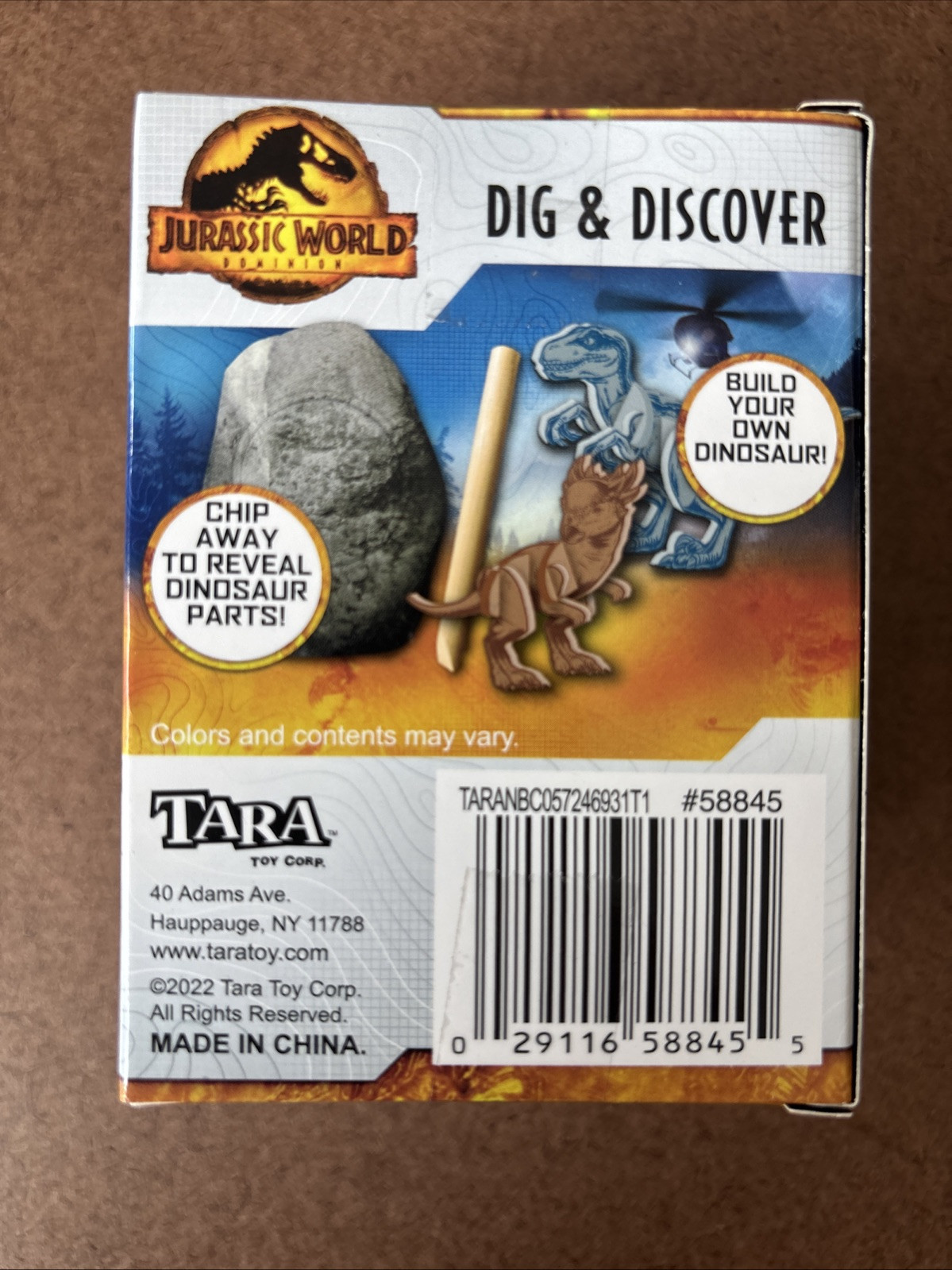 Jurassic World Dominion Dig & Discover Dino Includes Plaster Rock, Tool & Model