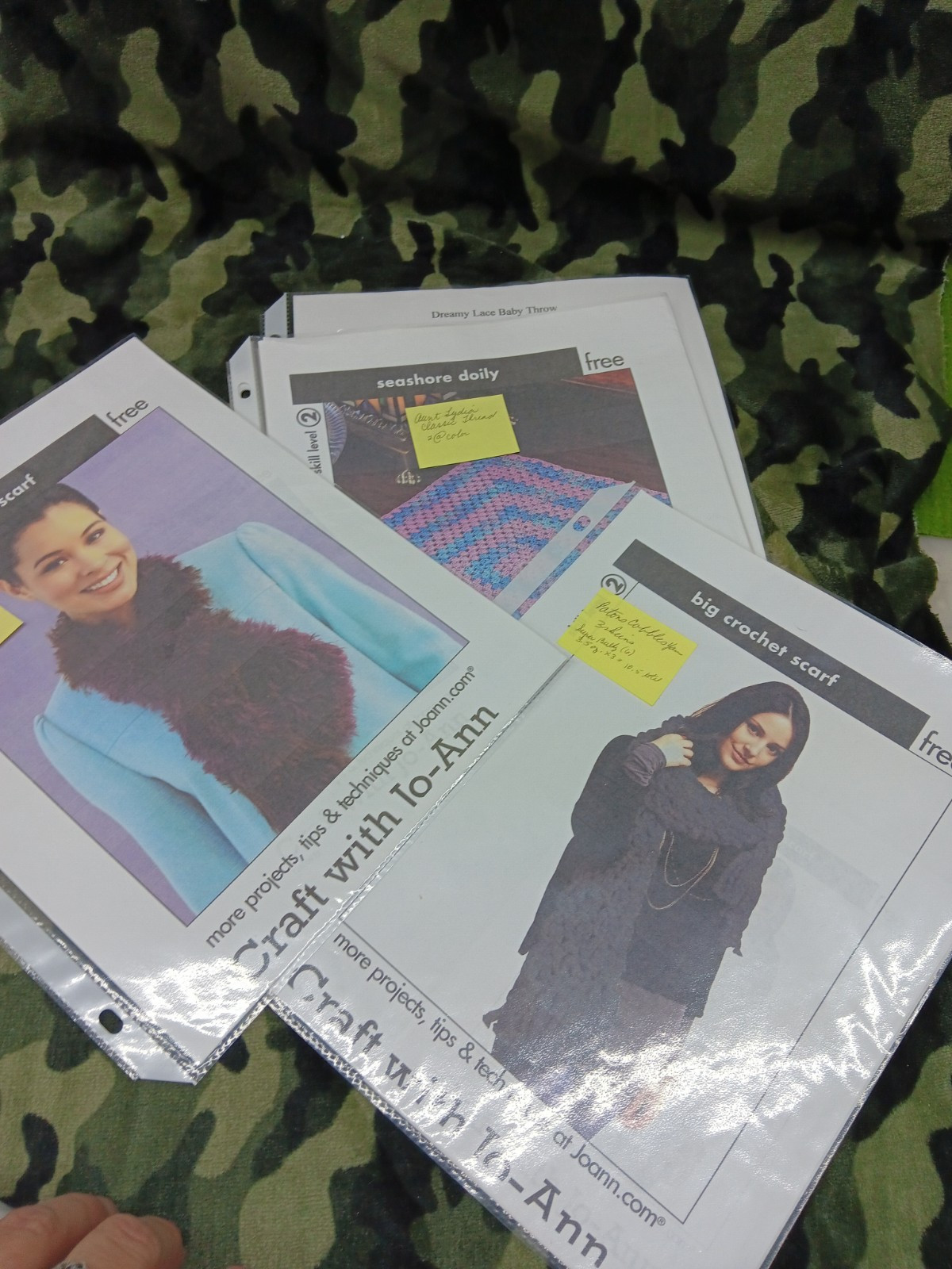 Crochet 25 Patterns Mixed Bundle Loose Leaf Clear Sleeved Colored Photos Copies