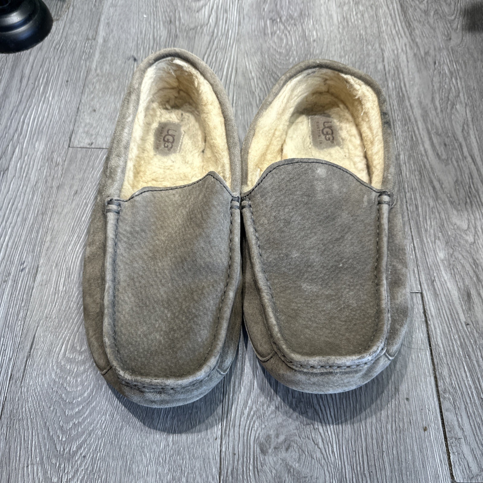 UGG Australia Ascot Suede Slipper 5775 Gray sheepskin lined Size 10