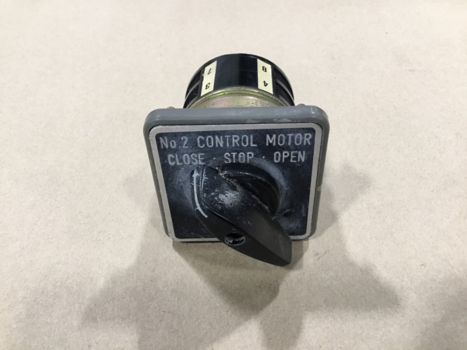Idec 41-10568 3-Position Selector Switch Izumi 125V #29E40A96PR2