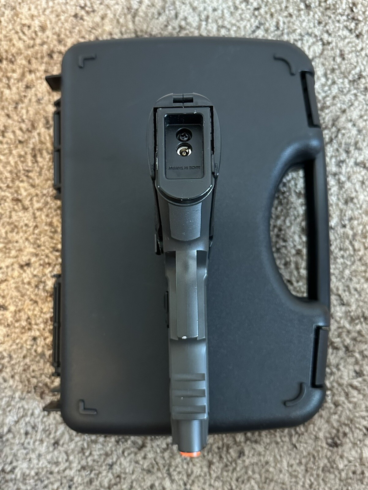 airsoft gun