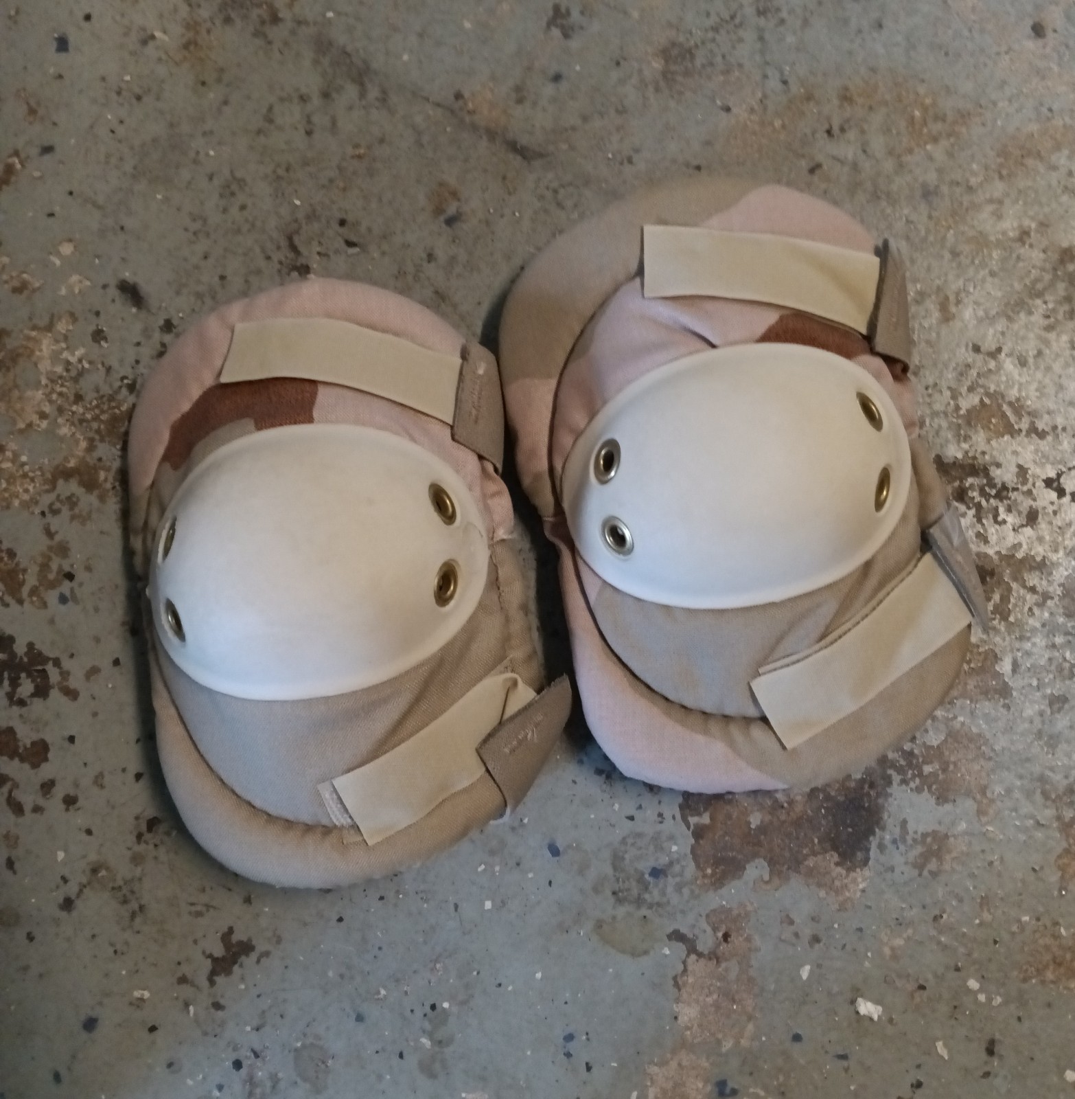 USGI U.S. MILITARY ISSUE 3 COLOR DCU DESERT CAMOUFLAGE TACTICAL ELBOW PADS
