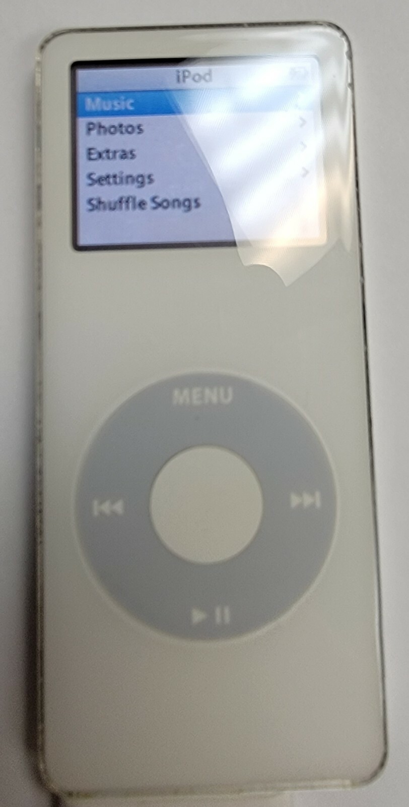 Apple iPod Nano Model A1137 2GB MP3 Player - White (Won't Hold Charge)