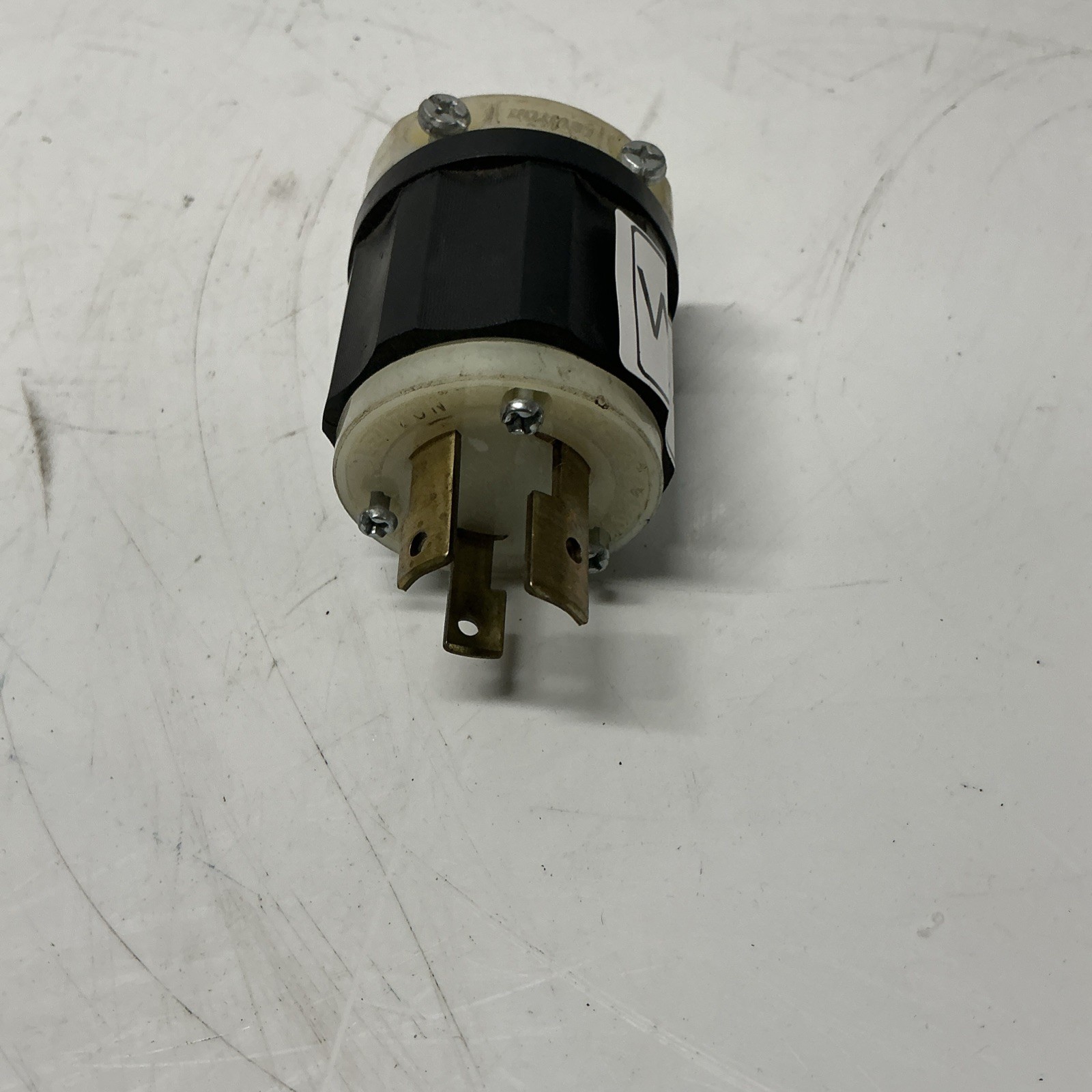 LEVITON 2661 L10-30P LOCK PLUG W-453