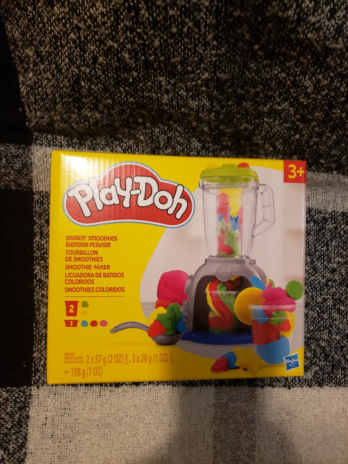 Play Doh Swirlin Smoothies Blender Playset w/ 5 Colors of Play-Doh & Accessories