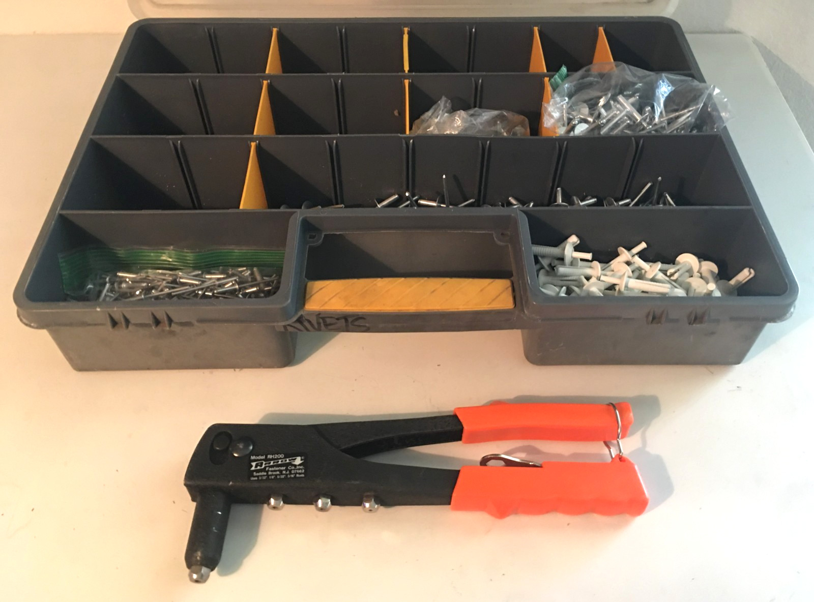 Arrow Riveter Rivet Tool Lot #RH200 500 + Assorted Rivets Plastic Steel Aluminum
