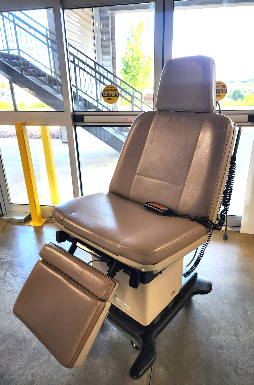 MIDMARK RITTER 75L POWER PROCEDURE EXAM CHAIR 411-011