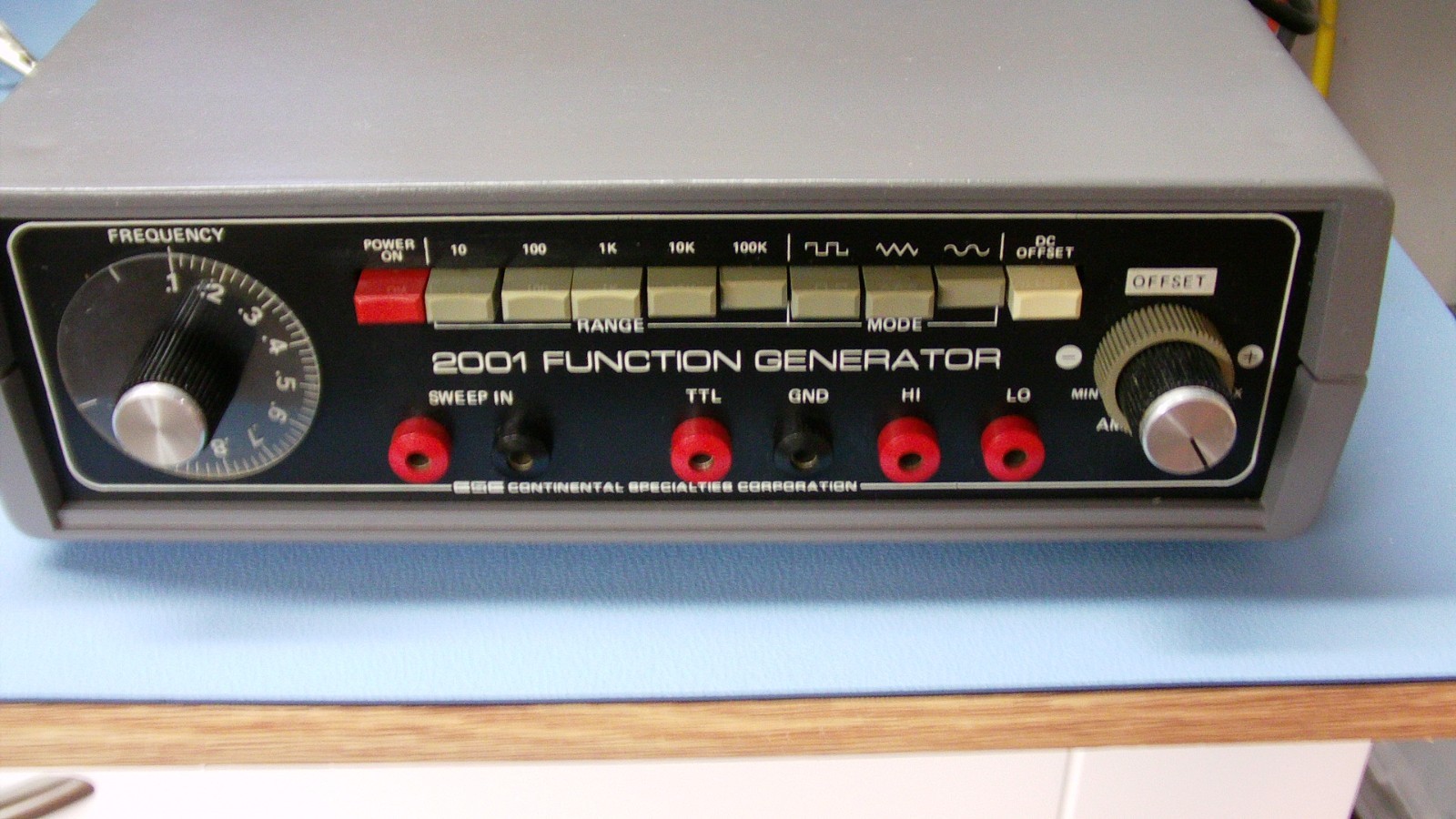 Function Generator with Sweep - Continental  2001, tested,  clean, works