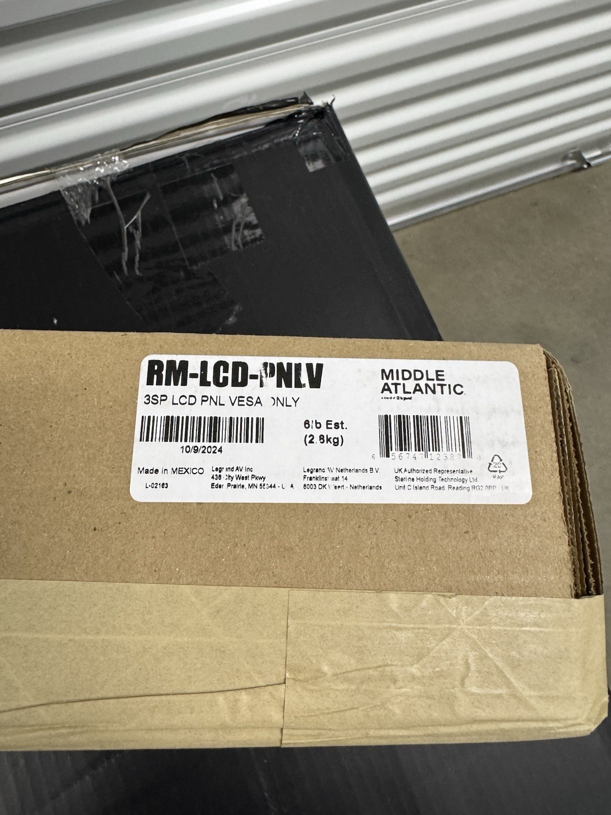 Middle Atlantic RM-LCD-PNLV 3 RU Fixed VESA LCD Rackmount