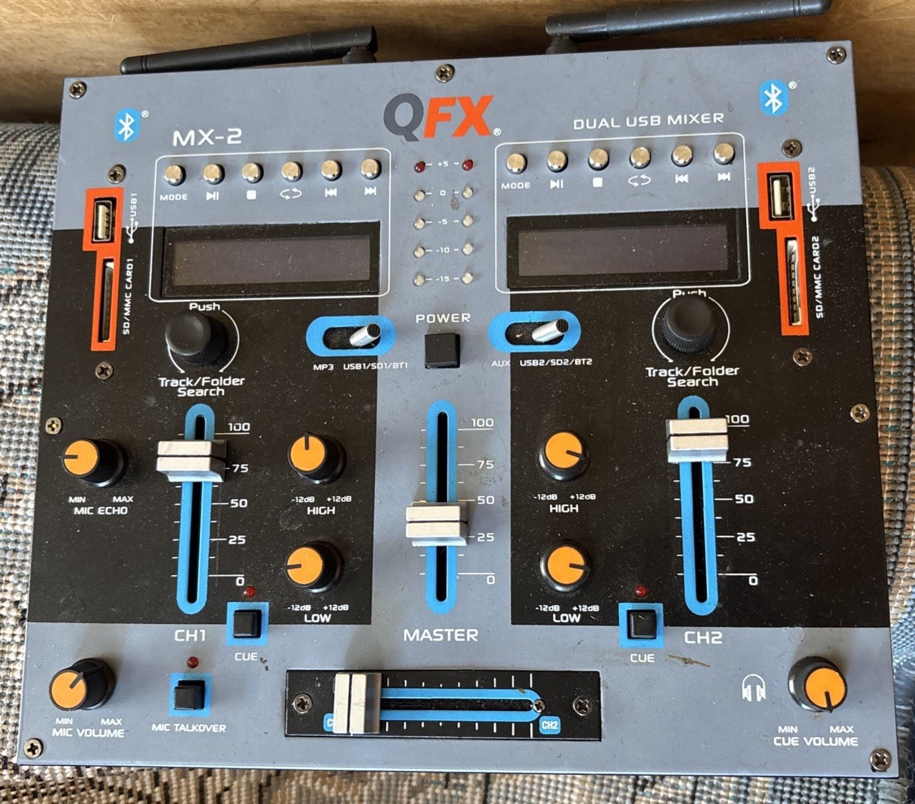 QFX MX-2 Dj Mixer Bluetooth USB SD SD Slot USB Interface DJ Controller