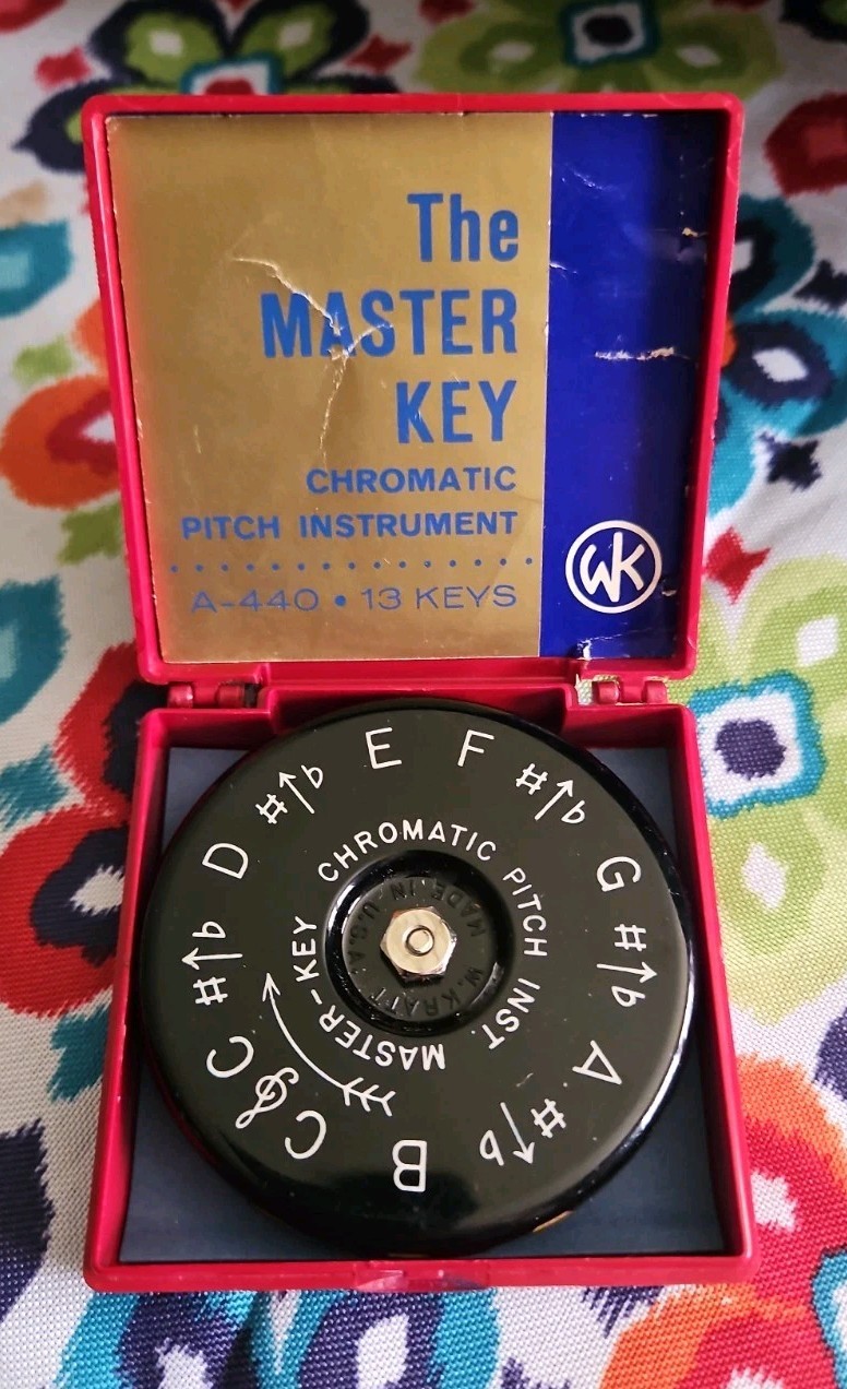 WM Kratt Co. The Master Key Chromatic Pitch Instrument 13 Keys with Case A-440