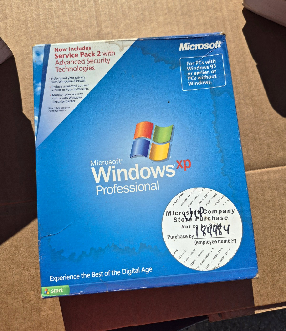 Microsoft Windows XP Professional 2002 SP2 Retail CD, English (E85-02665)
