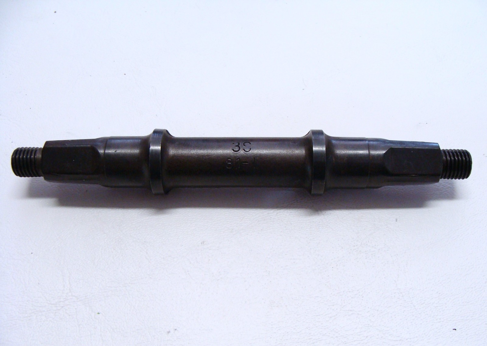 ~ Vintage Road Bike Three Piece Bottom Bracket Axle Spindle 124mm 3S Triple ~